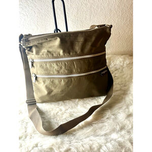 Baggallini Nylon Green Crossbody Messenger Zip Close Pockets Double Zipper